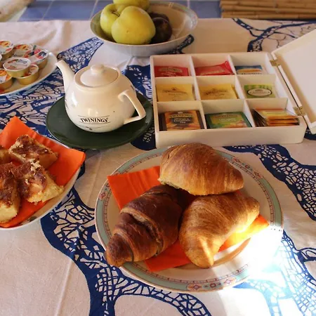 לינה וארוחת בוקר S'arenada 3*